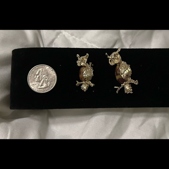 Vintage 1960’s GERRY'S Gold Tone Jelly Belly Brown Marbled Cabochon Owl Pin - Picture 4 of 8